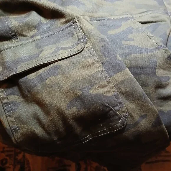 BELLE BY KIM GRAVEL Camouflage Cargo Pants 12 - NWOT - Picture 4 of 13